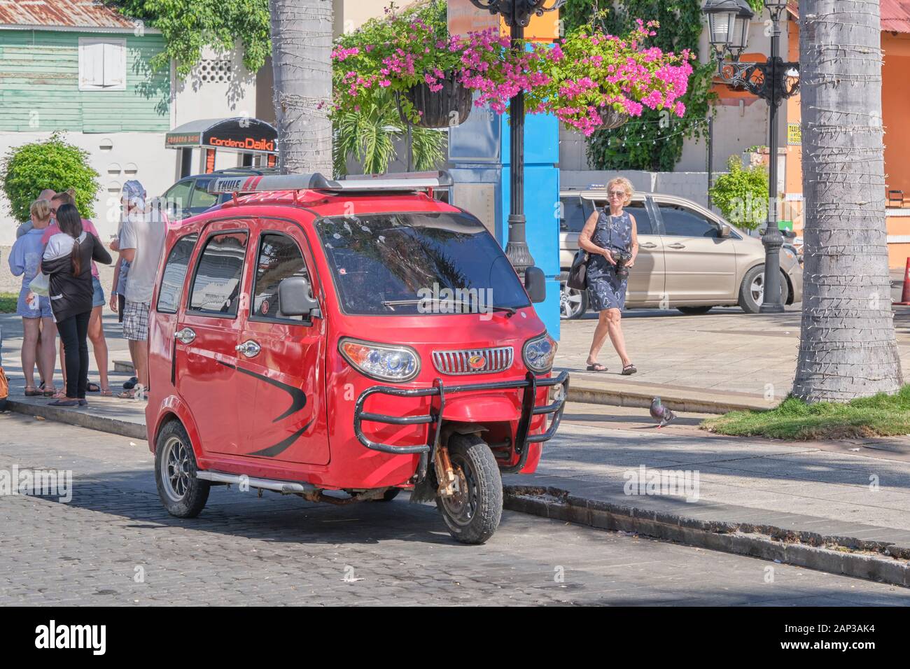 A tre ruote vettura parcheggiata su una strada in Puerto Plata Repubblica Dominicana. Foto Stock
