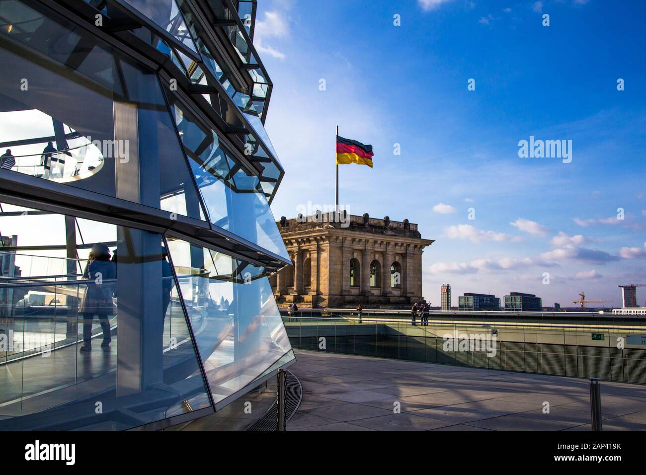 La terrazza sul tetto e la cupola del Reichstag di Berlino, Germania Foto Stock