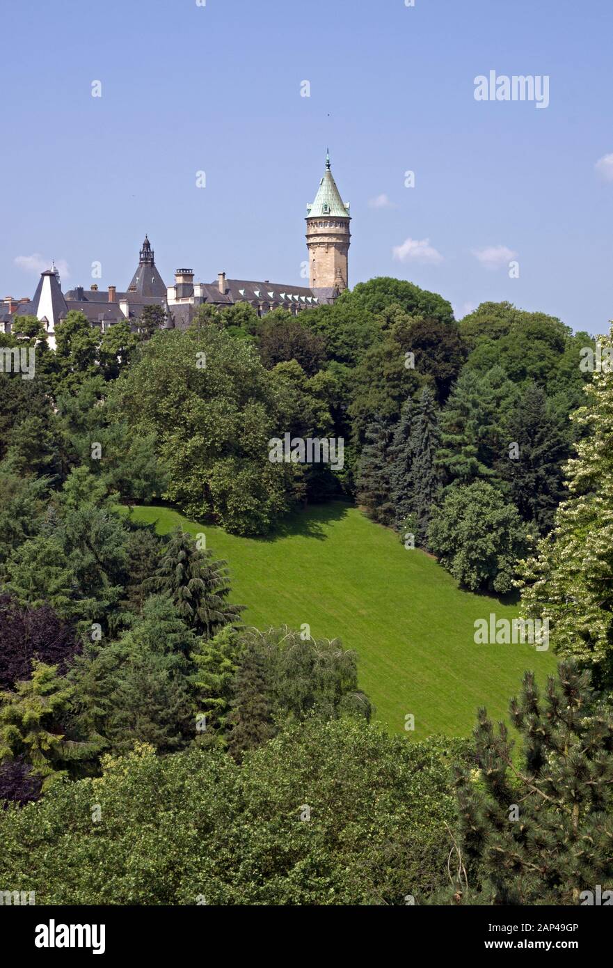 Città di Lussemburgo il Bourbon Plateau visto attraverso la gola Petrusse Foto Stock