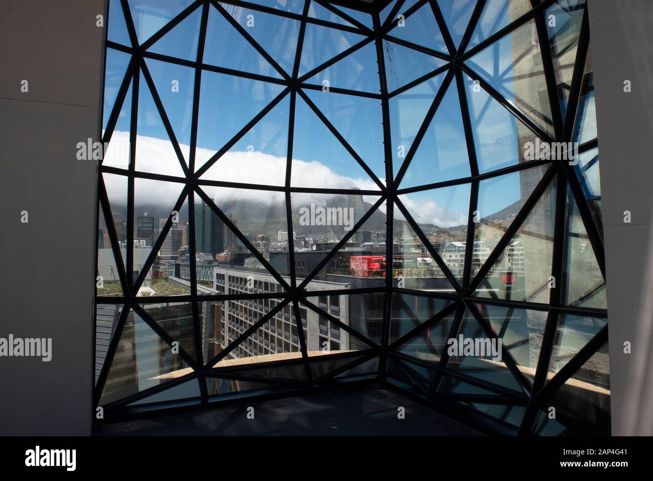 Il museo e l'hotel Silo sono stati creati dai grandi silos usati per ospitare grano prima dell'esportazione dal porto di Città del Capo, ora un bel museo d'arte e un hotel Foto Stock