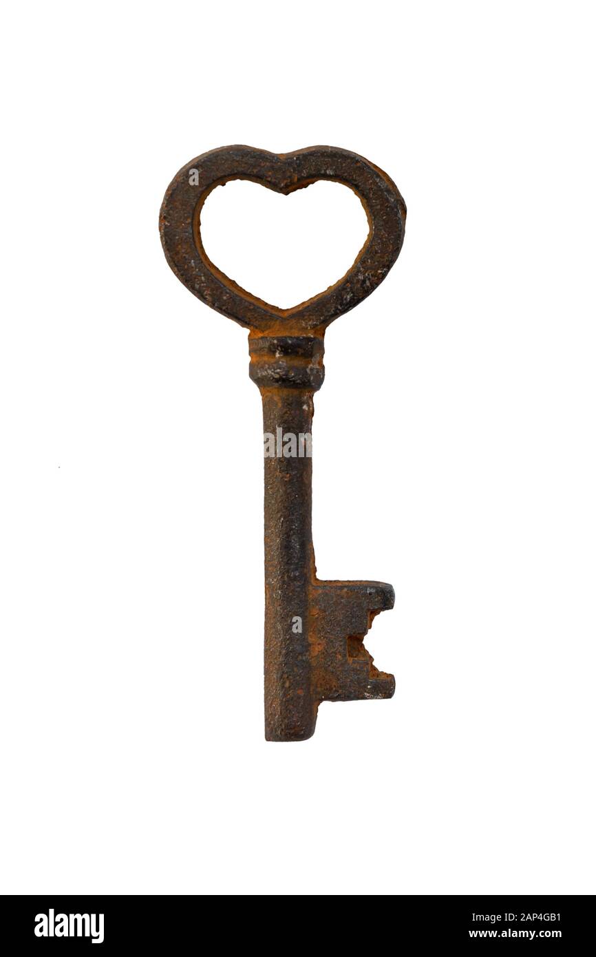Vecchio arrugginito chiave vintage a forma di cuore, isolato su sfondo bianco. Amore e San Valentino concetto Foto Stock