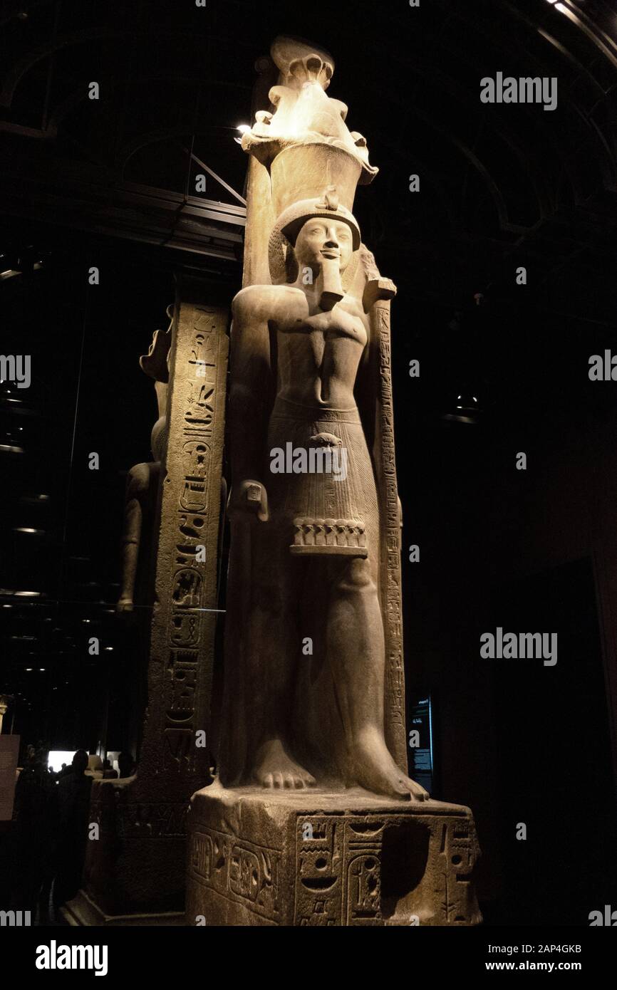 Il Museo Egizio di Torino, Italia con artefatti e statue di antico Egitto. Museo Egizio di Torino, attrazione turistica in Italia Foto Stock