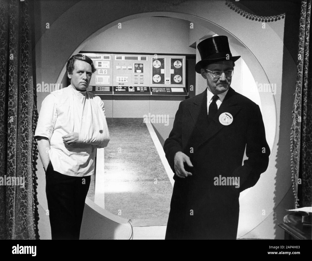 PATRICK McGOOHAN come No. 6 E COLIN GORDON come No. 2 in il prigioniero 1967 episodio : IL DIRETTORE GENERALE Peter Graham Scott creatore Patrick McGoohan Everyman Films / Incorporated Television Company (ITC) / ITV - la televisione indipendente Foto Stock