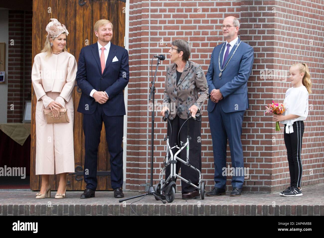 Hoogeveen, Paesi Bassi - 18 Settembre 2019: coppia reale Maxima e Willem-Alexander accolti dal sindaco di Hoogeveen e il re della Commissione Foto Stock