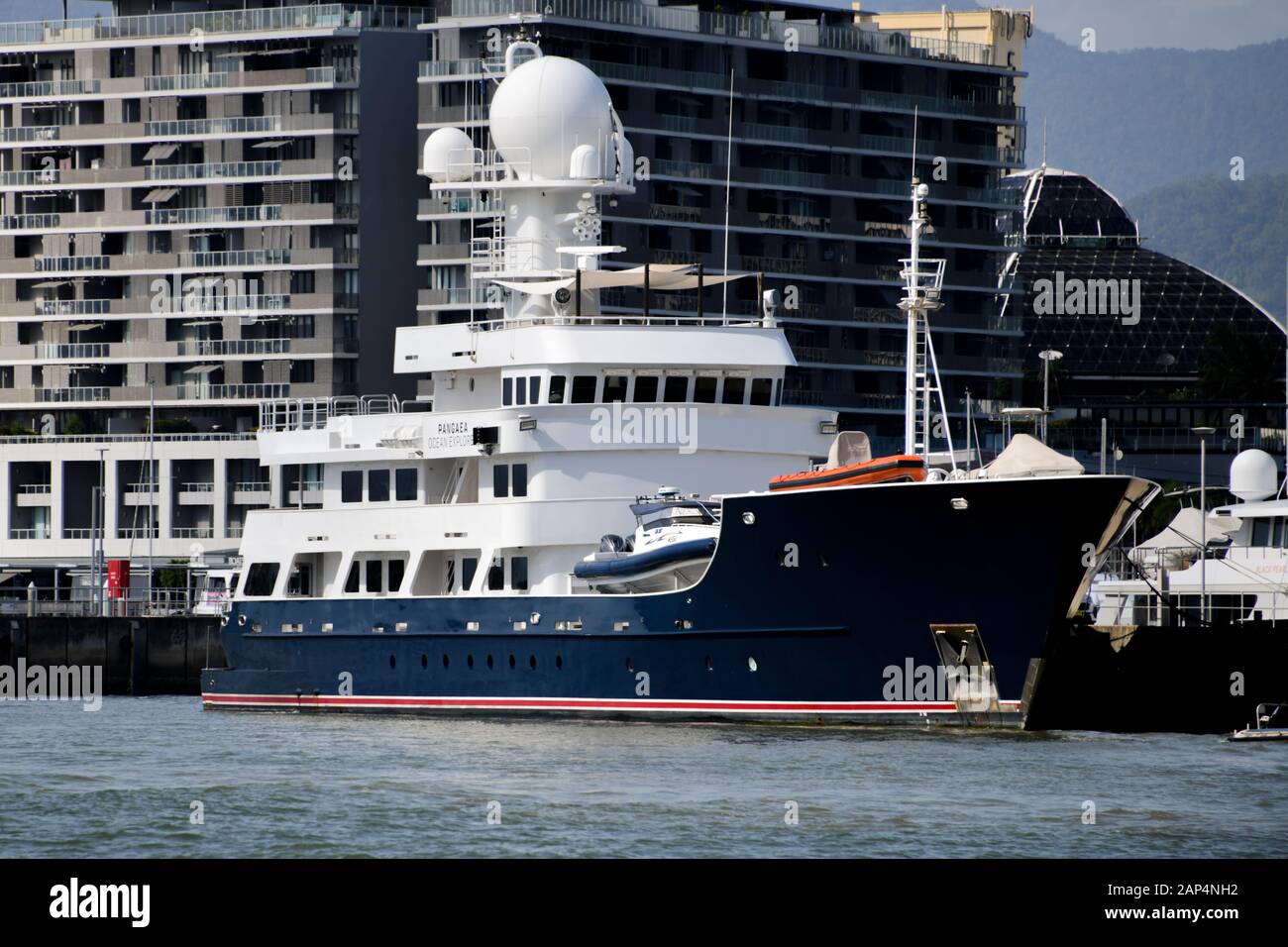 La foresta di Andrew Possedeva una nave di ricerca Pangaea Ocean Explorer ormeggiata nel Porto di Cairns Foto Stock