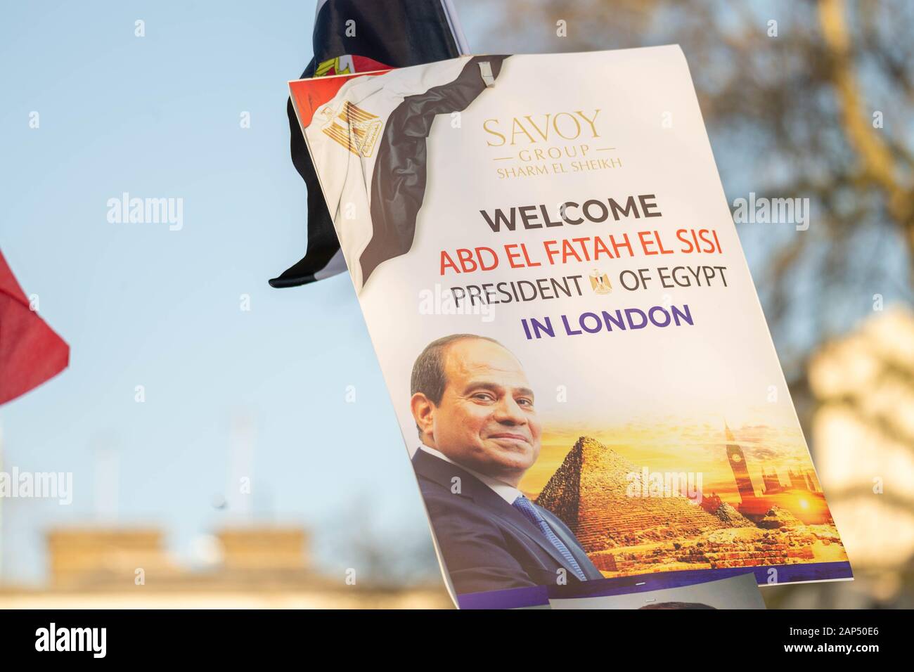 Londra, Regno Unito. Il 21 gennaio, 2020. I sostenitori del Presidente Abdel Fattah el-Sisi d'Egitto che era in visita a Boris Johnson MP PC Primo Ministro al 10 di Downing Street, salutare l'arrivo del Presidente egiziano Credito: Ian Davidson/Alamy Live News Foto Stock