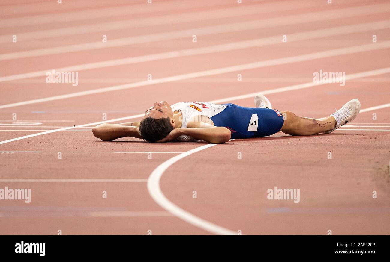 Doha, Katar. Il 30 settembre, 2019. Jakob INGEBRIGTSEN (né/quinto posto) giace esaurito in pista, Uomini 5000m finale, su 30.09.2019 mondiali di atletica 2019 a Doha/Qatar, dal 27.09. - 10.10.2019. Â | Utilizzo di credito in tutto il mondo: dpa/Alamy Live News Foto Stock