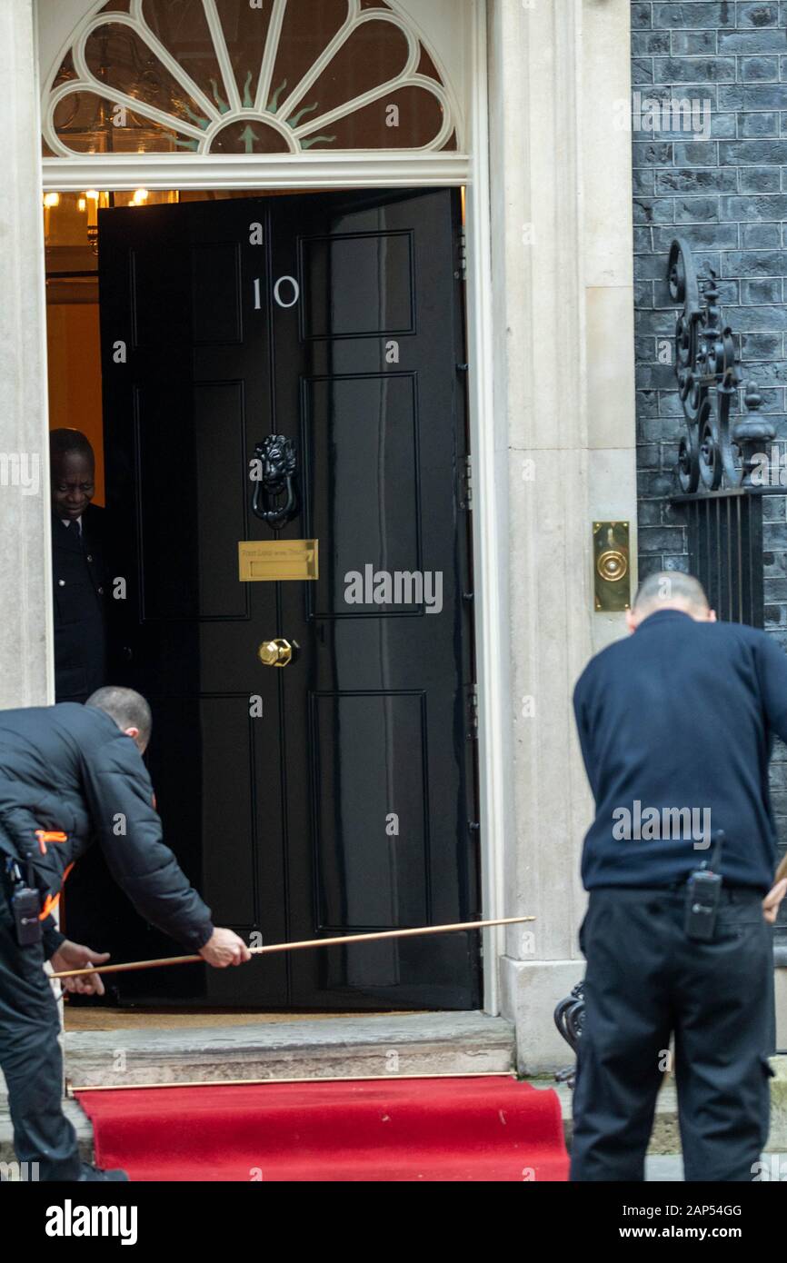 Londra, Regno Unito. Xxi gen, 2020. Il tappeto rosso è rotolato fuori per visitare i capi di Stato al 10 di Downing Street, Londra Credito: Ian Davidson/Alamy Live News Foto Stock