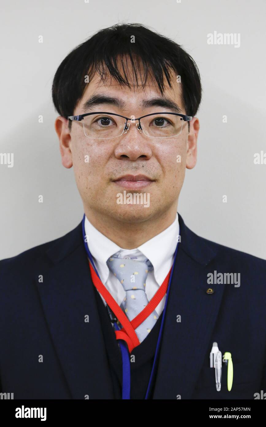 Fukushima, Giappone. Xxi gen, 2020. Yasunori Oshima Vice Direttore e il vice direttore della divisione Affari internazionali di Fukushima Prefectural Goverment in posa per una fotografia durante un briefing con la stampa circa la situazione attuale della prefettura di Fukushima a Fukushima associazione internazionale. Il press tour è organizzato da Foreign Press Center Japan in collaborazione con Fukushima prefectural competenti per presentare gli sforzi di recupero dagli incidenti nucleari causate dal 2011 Grande Oriente Giappone Terremoto e Tsunami, precedendo di Tokyo 2020 Giochi Olimpici e Paraolimpici. (Cred Foto Stock