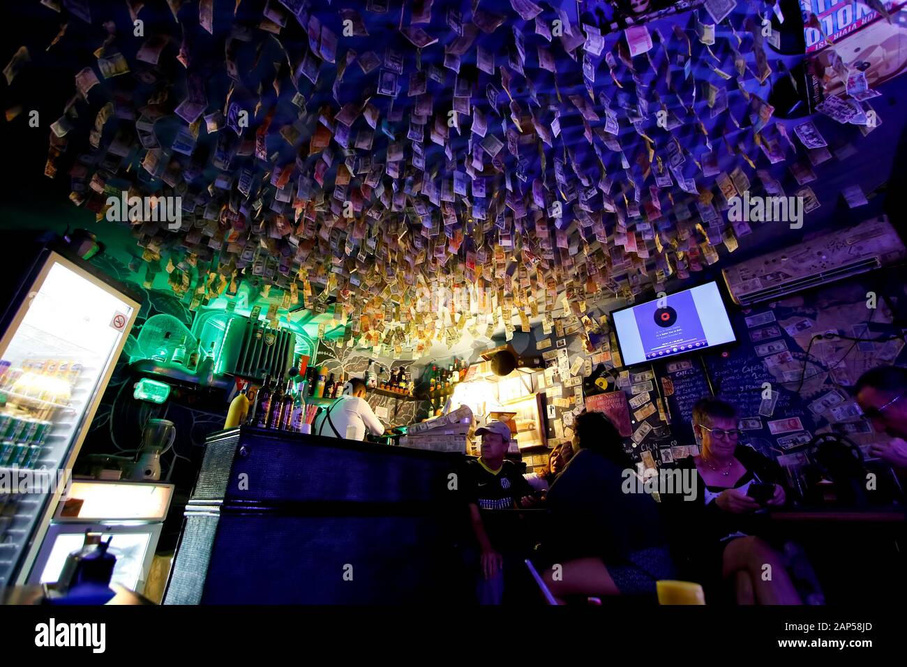 Note di soffitto in un bar a Trinidad.Cuba Foto Stock