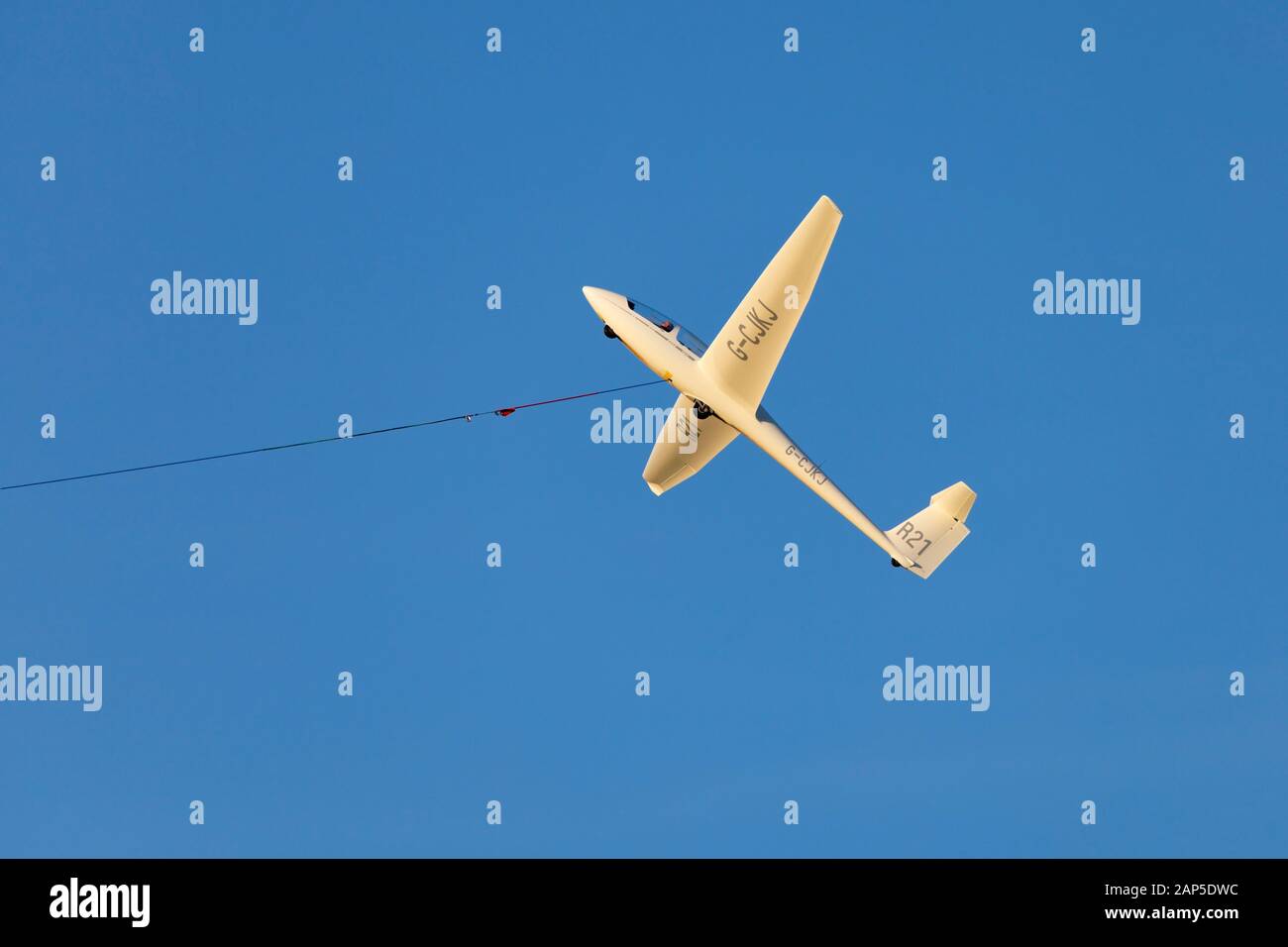 Alexander Schleicher ASK21 Glider aliante, R21 della Royal Air Force di scorrevolezza e di soaring Association, RAFGSA, verricello lancia nel cielo. Foto Stock
