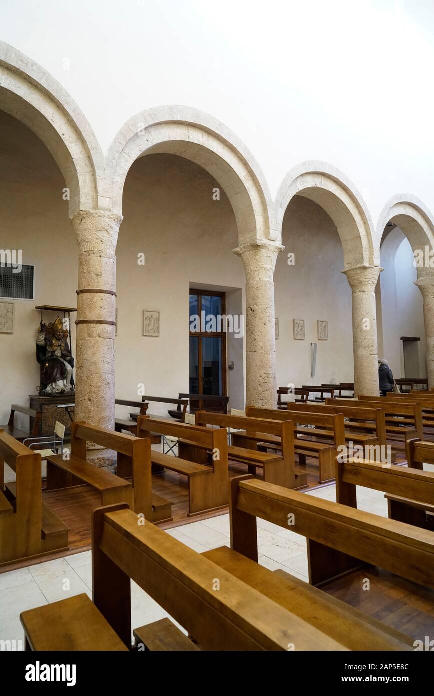 Chiesa di San Michele Arcangelo, la chiesa è stata costruita nel 1070, Bevagna in Umbria, Italia, Europa Foto Stock