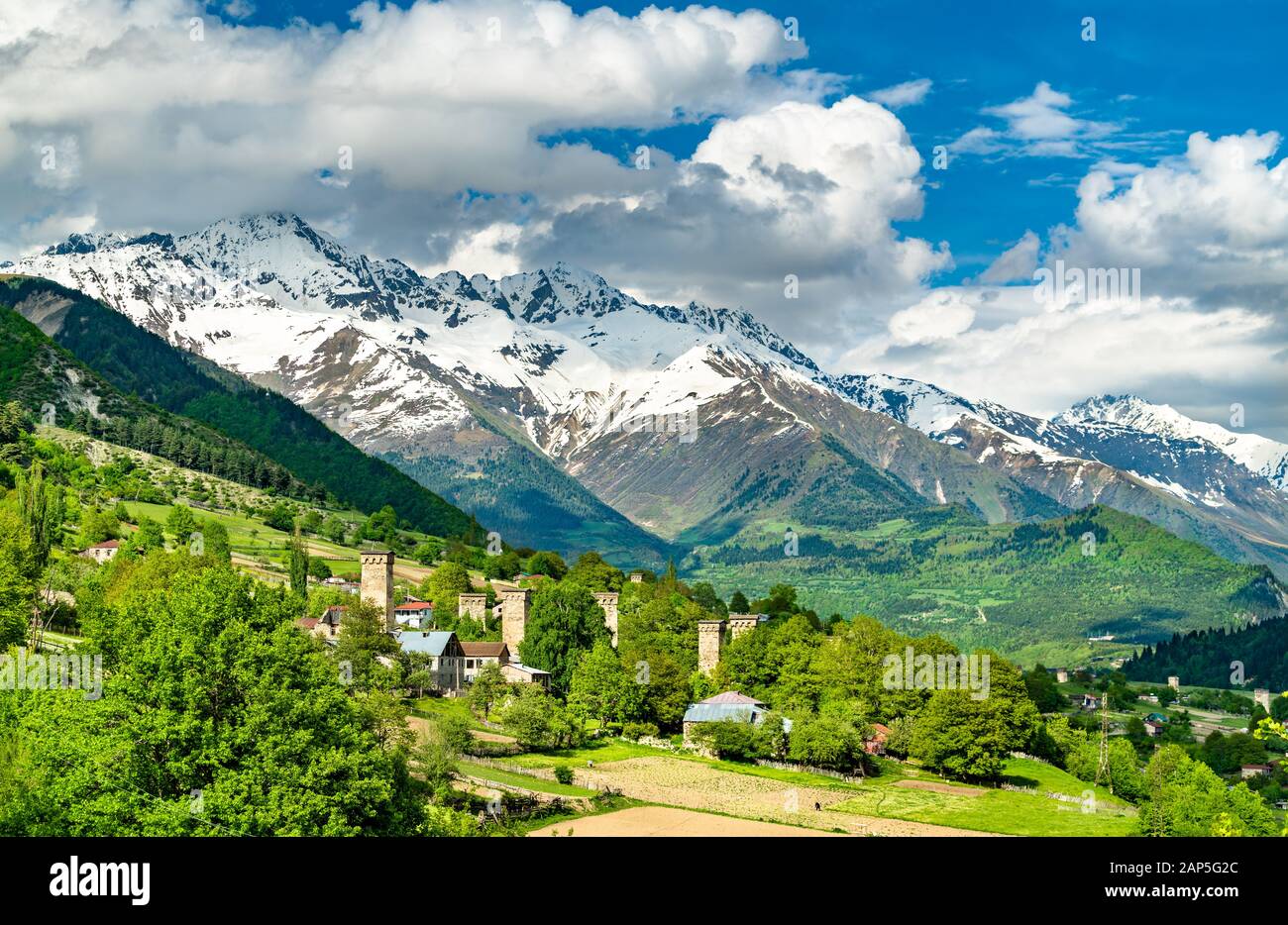 Le montagne del Caucaso a Mestia - Alta Svaneti, Georgia Foto Stock