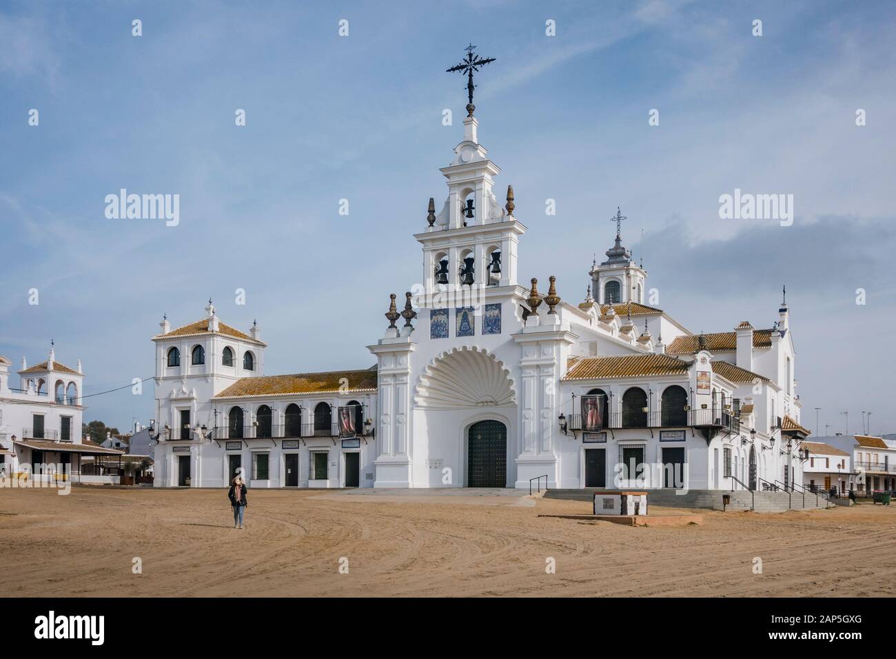 El Rocio Spagna, chiesa, Eremo della Vergine di El Rocio, al parco nazionale di Marismas Doñana, Andalusia, Spagna, Europa Foto Stock