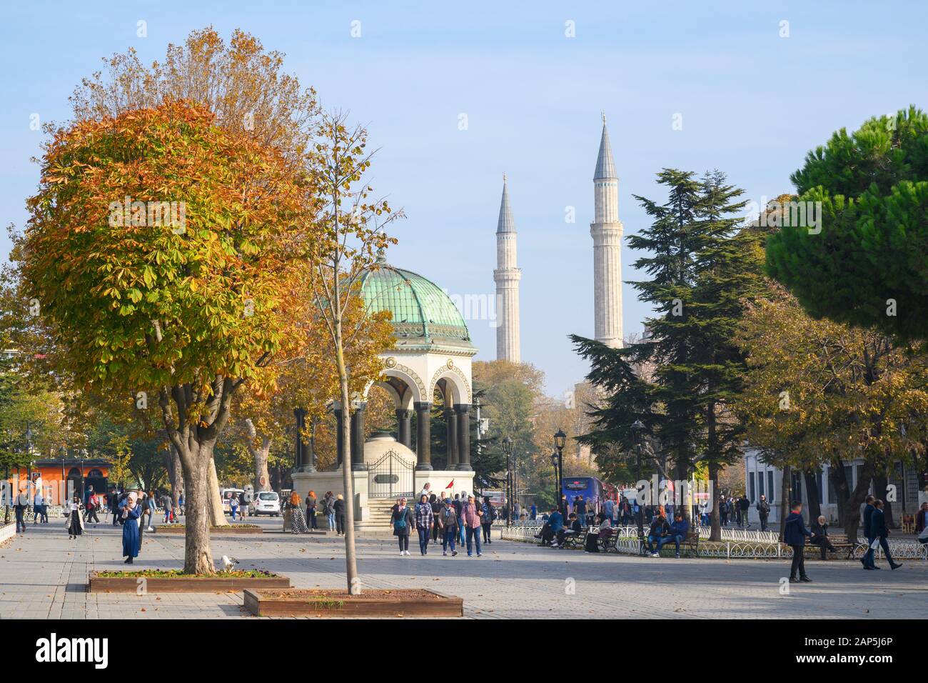 Türkei, Istanbul, Sultanahmet, ippodromo, Kaiser-Wilhelm-Brunnen und Minarette der Hagia Sophia. Der Brunnen wurde im Jahre 1900 im Andenken an den essere Foto Stock
