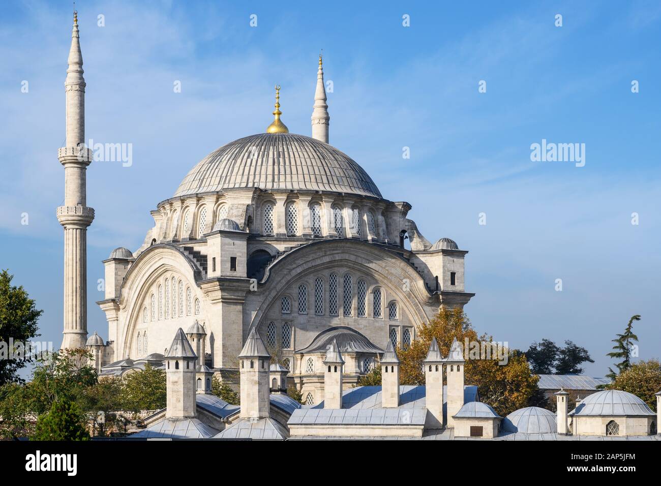 Türkei, Istanbul, Nuruosmaniye Moschee wurde von Mahmut I. 1748 in Auftrag gegeben und 1755 unter Osman III. beendet. Foto Stock