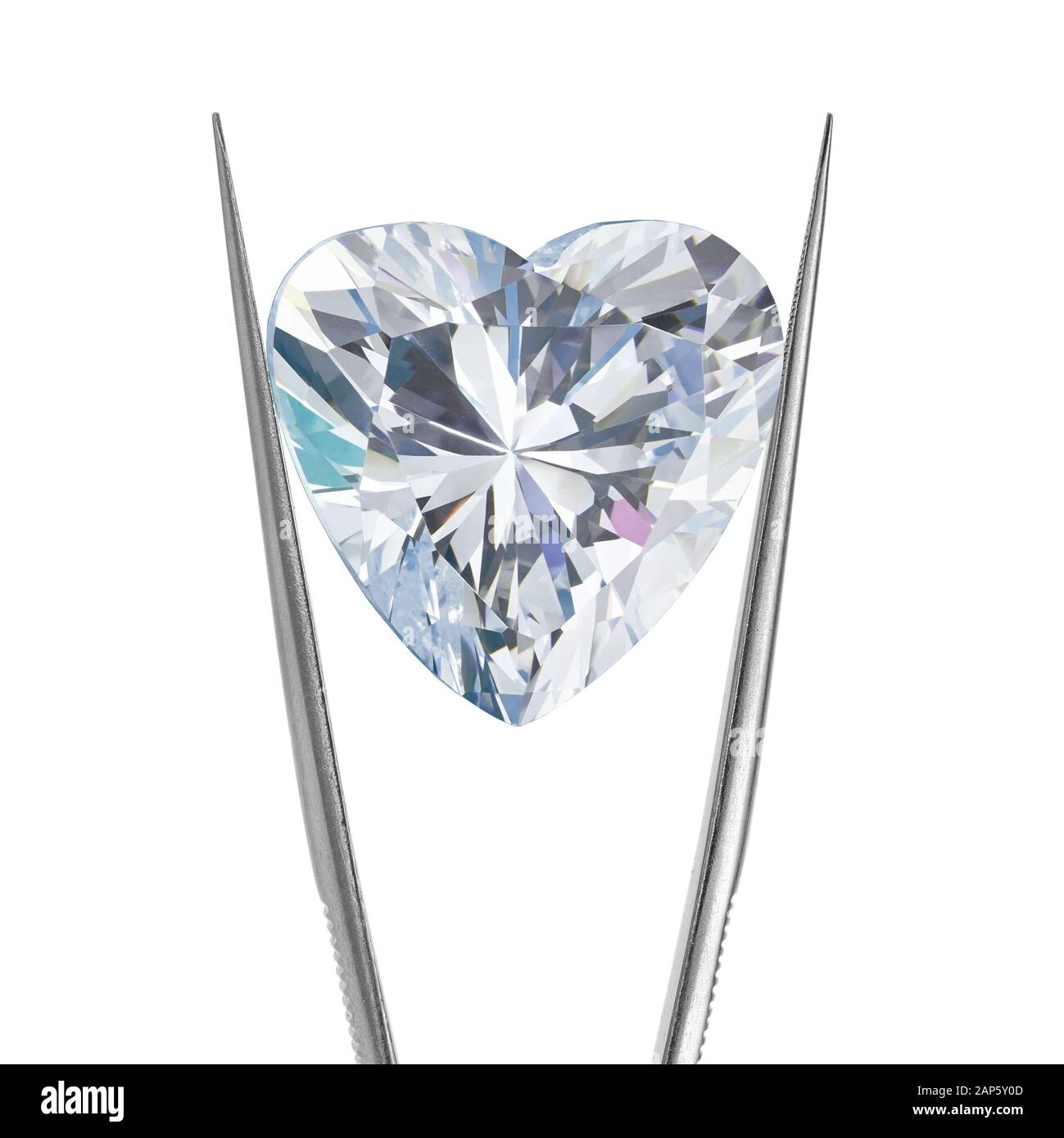 Heart Diamond In Pinzette Isolate Su Sfondo Bianco Orizzontale Foto Stock