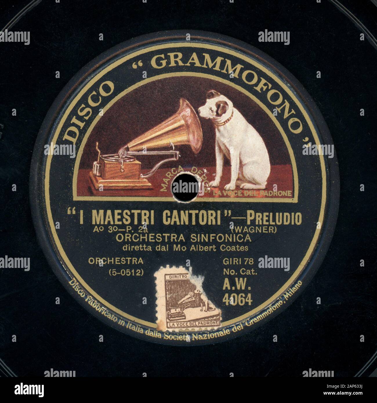 Milano, Italia - CIRCA NEL DICEMBRE 2019: Vintage 78 giri il disco in gomma lacca di La Voce del Padrone (traduzione: la sua voce del padrone) Etichetta discografica Foto Stock