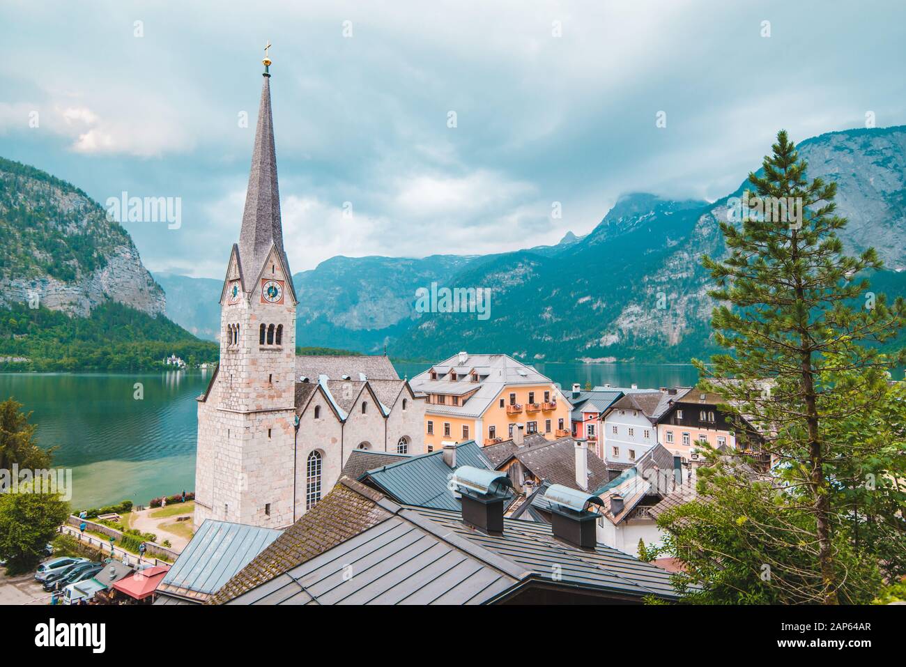 Campanile vicino fino a hallstatt austria Foto Stock