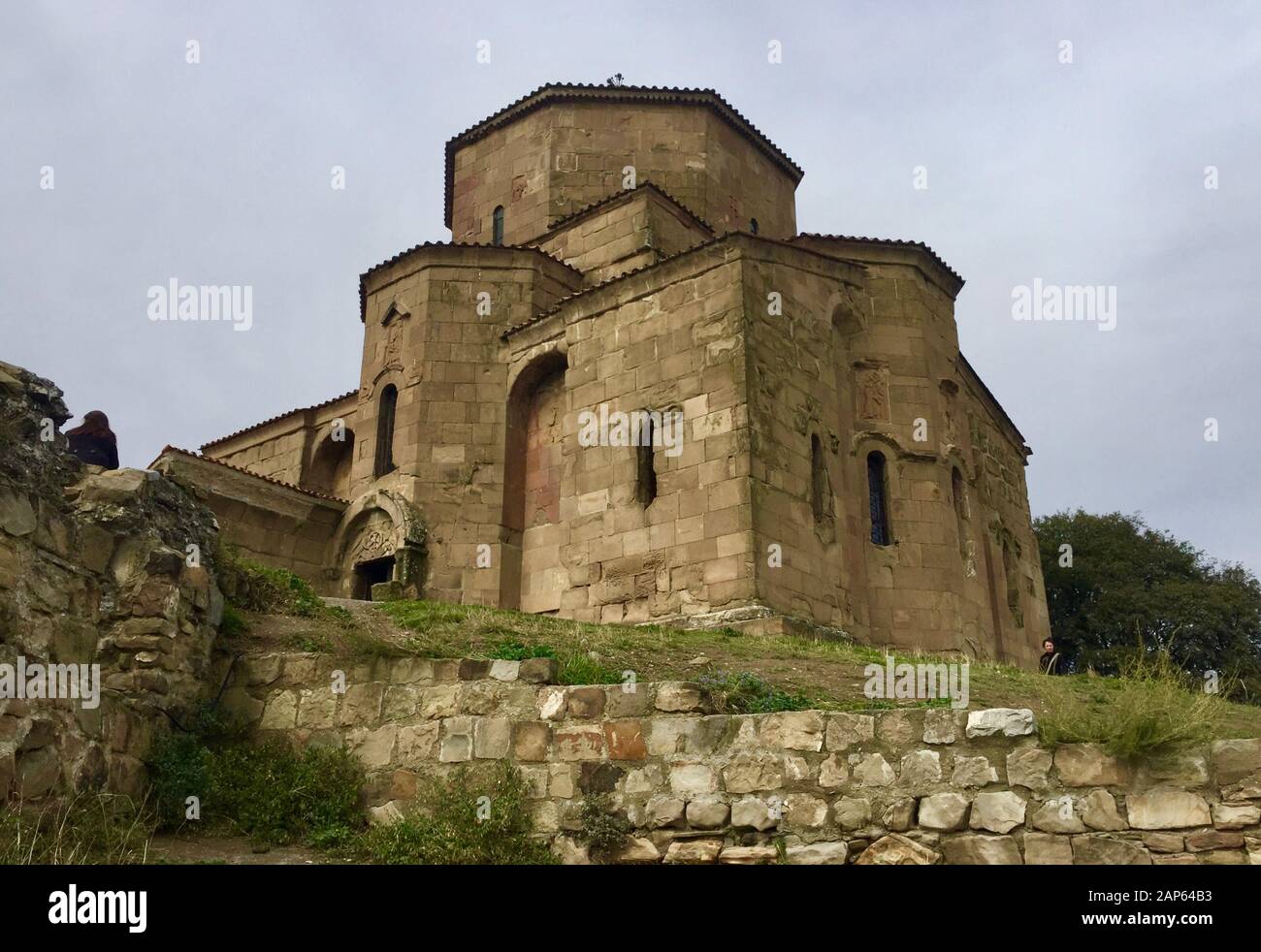 Il monastero di Jvari è un monastero ortodosso georgiano del VI secolo. Foto Stock