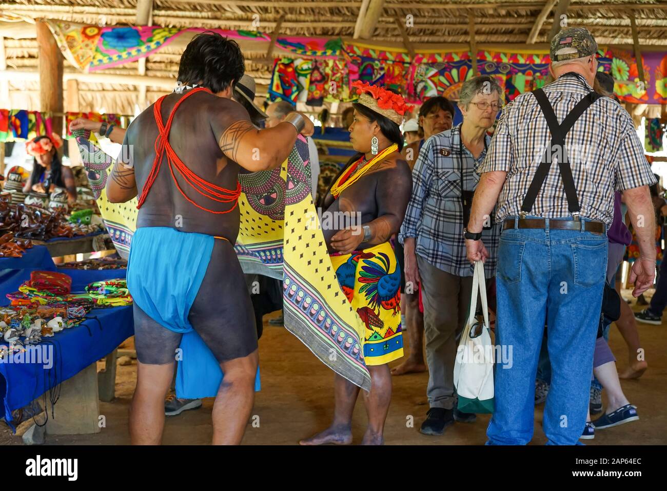 Embera Puru Village a Panama, comunità indigena sul Lago Alajuela nel Parco Nazionale Chagres Foto Stock
