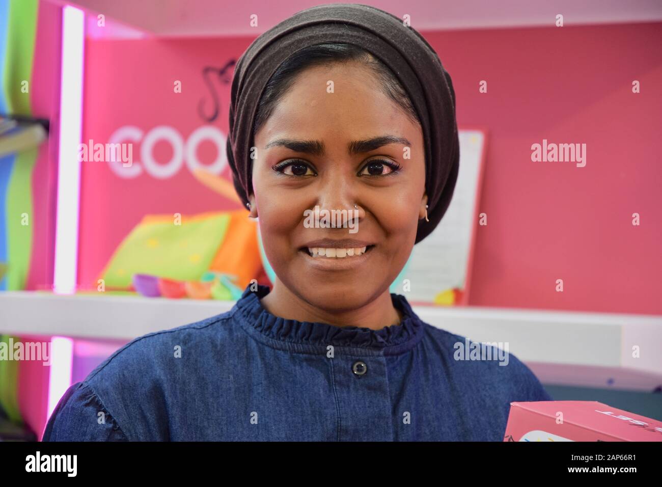 Nadiya Hussain. Wilton Bradley Stand, Toy Fair, Olympia, Kensington, Londra. Regno Unito Foto Stock