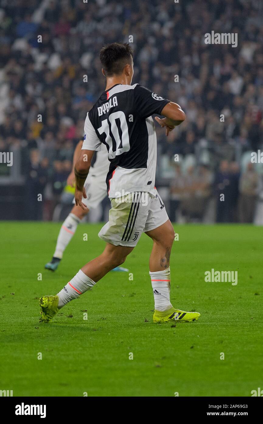 Torino - Ott 22, 2019: Paulo Dybala 10 tira in porta. Juventus - Lokomotiv Mosca. La UEFA Champions League. Mathcday 3. Lo Stadio Allianz. Foto Stock