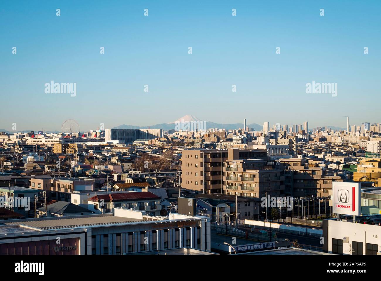 Tokyo, area suburbana con vista del Monte Fuji al tramonto, Giappone Foto Stock