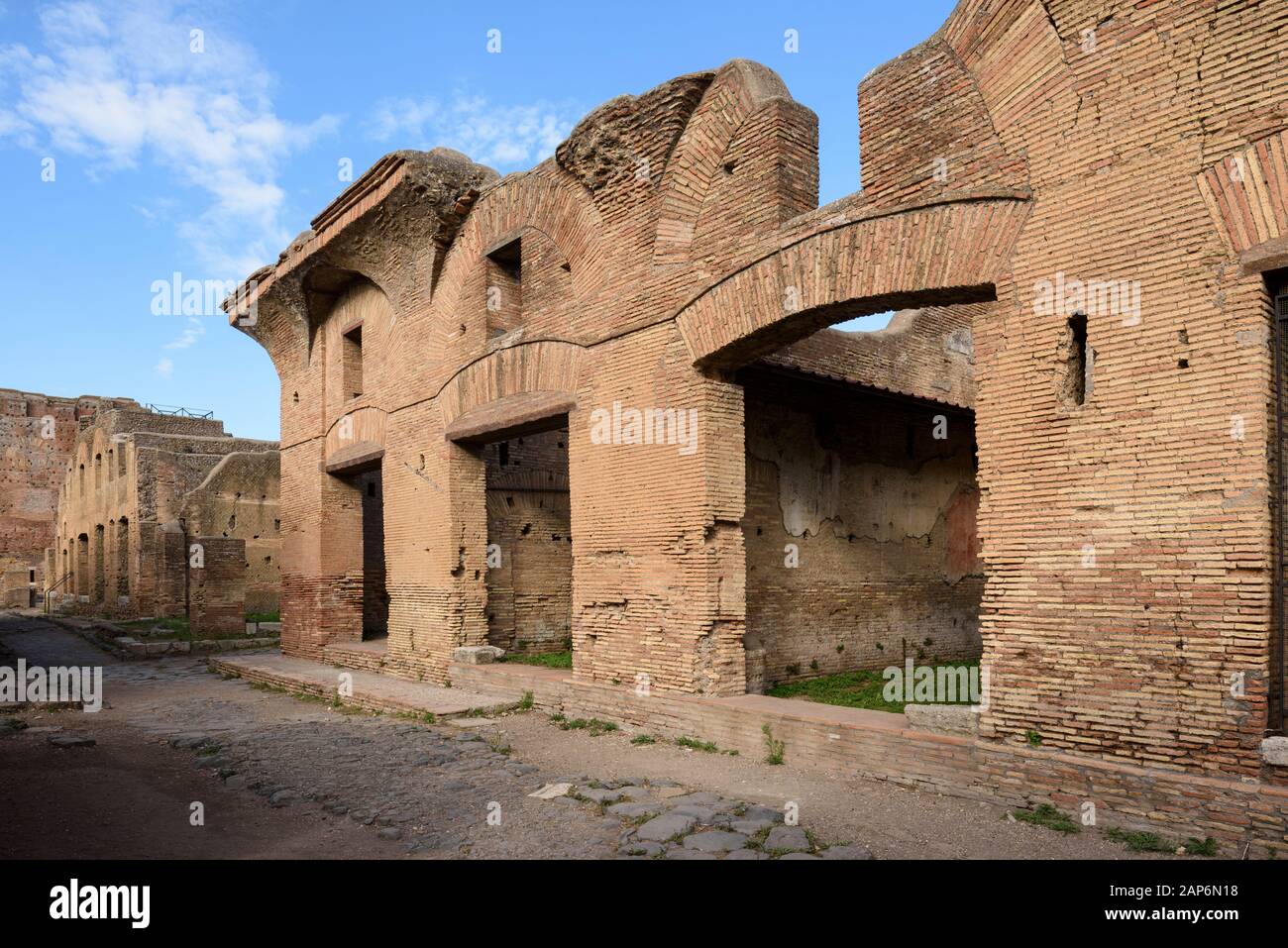 Roma. Italia. Ostia Antica. Casa di Diana (Caseggiato di Diana) da Via di Diana. Foto Stock