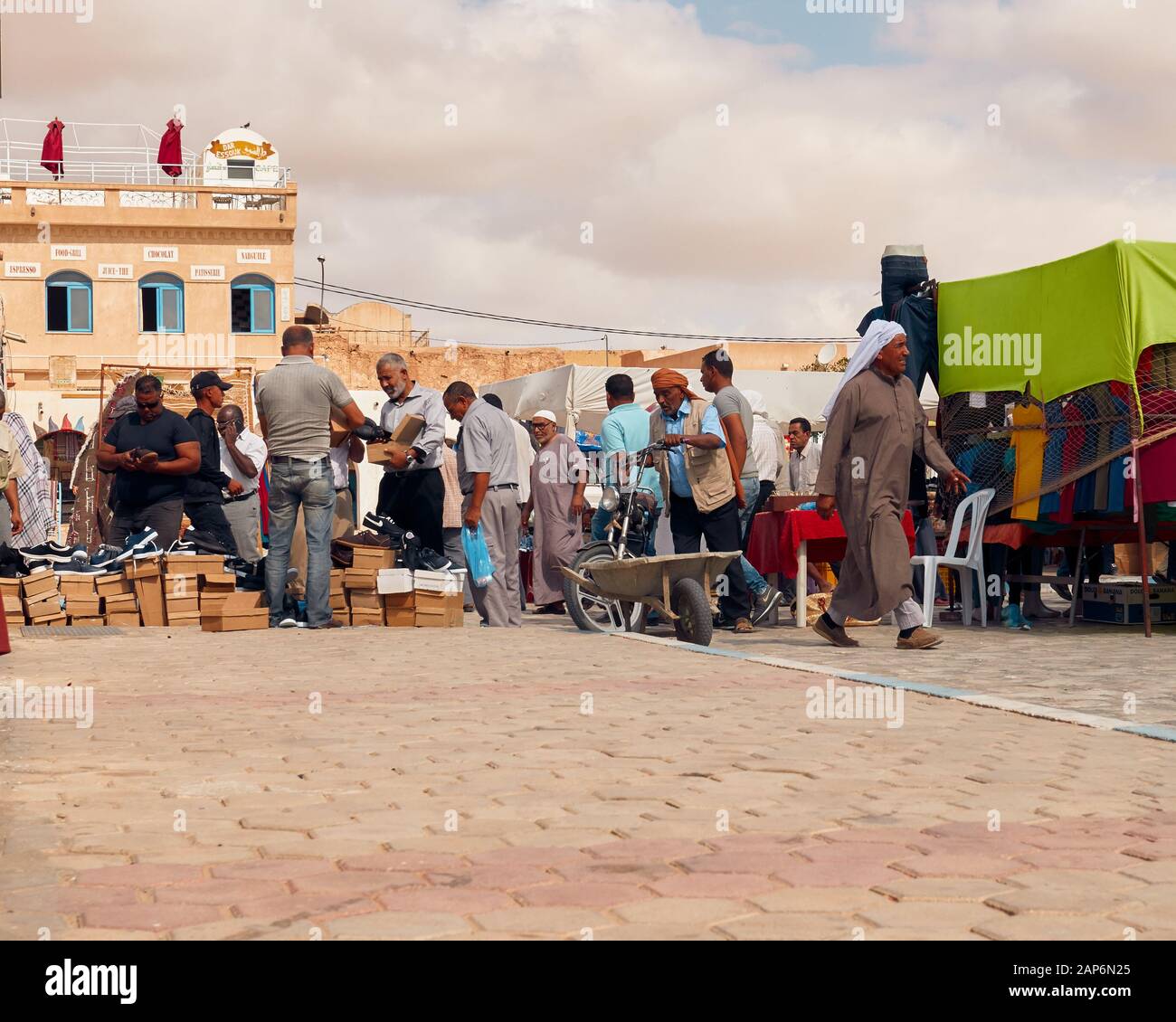 Tunisia, 10 ottobre 2019, tipico e tradizionale mercato tunisino Foto Stock
