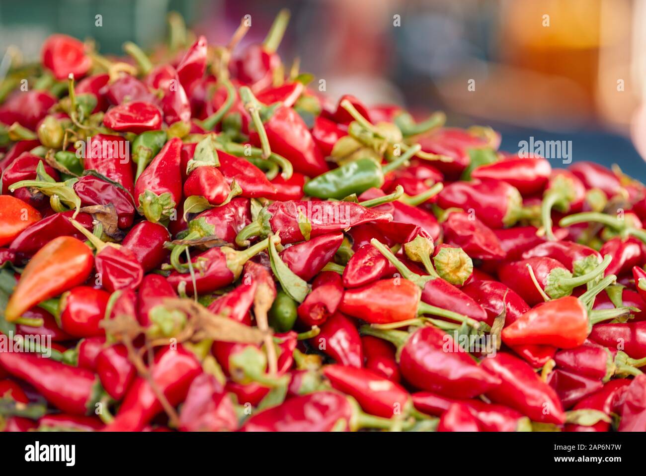 Tradizionale mercato tunisino, peperoncini rossi Foto Stock