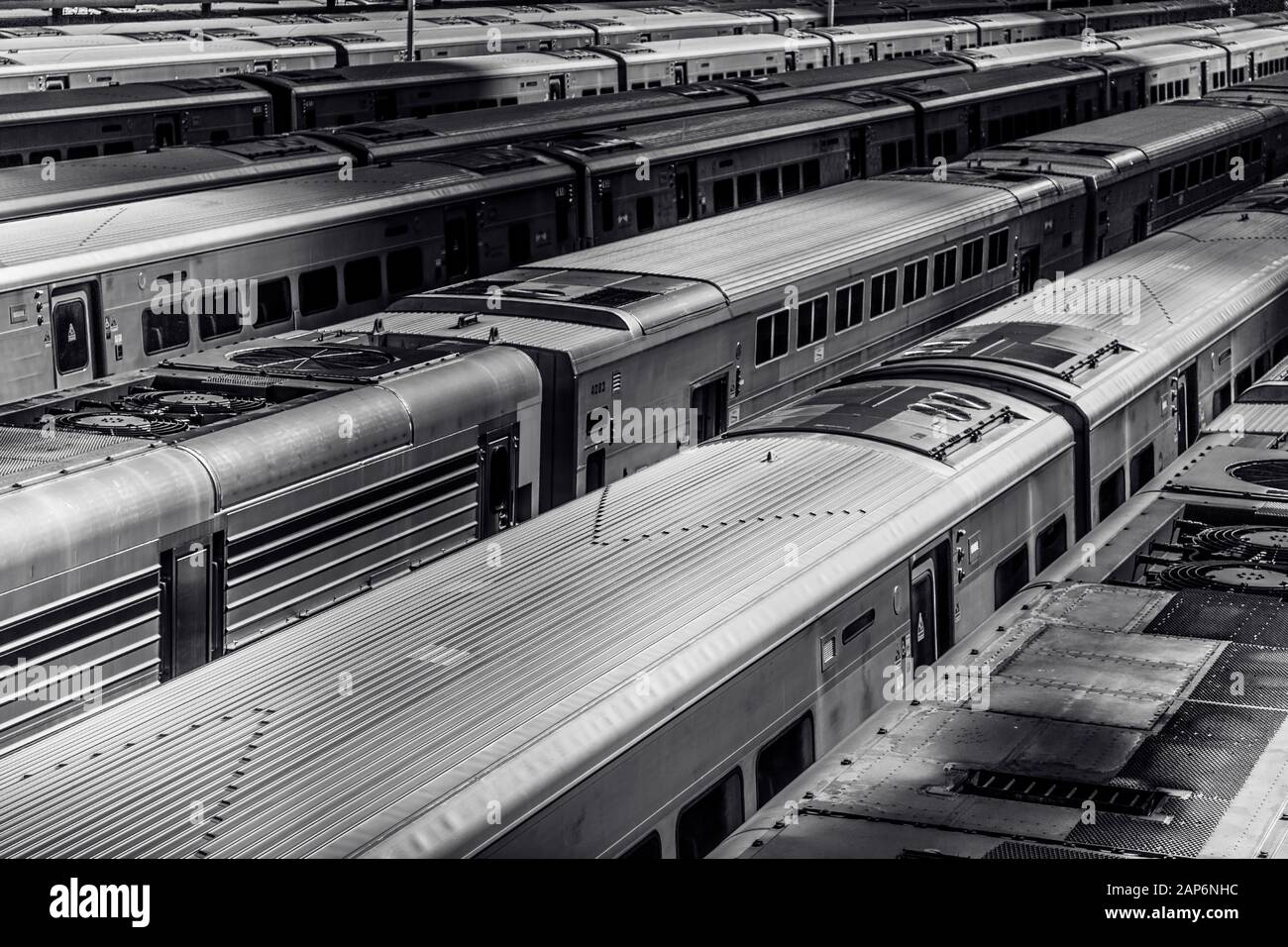 Fila di passeggeri treni in un cantiere di smistamento a New York Foto Stock