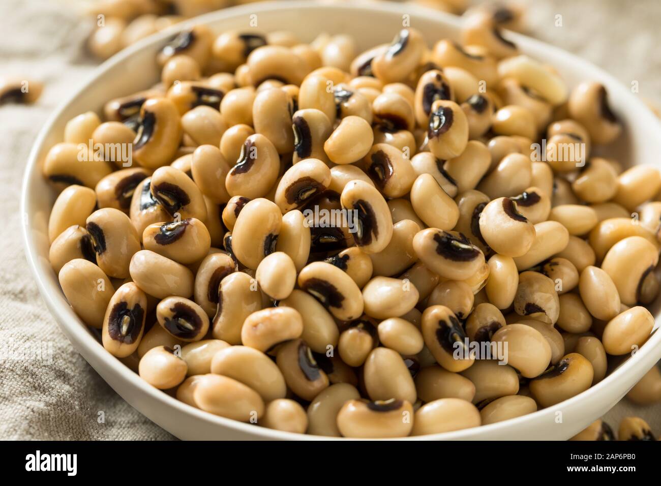 Materie organiche Black Eyed Peas in una ciotola Foto Stock