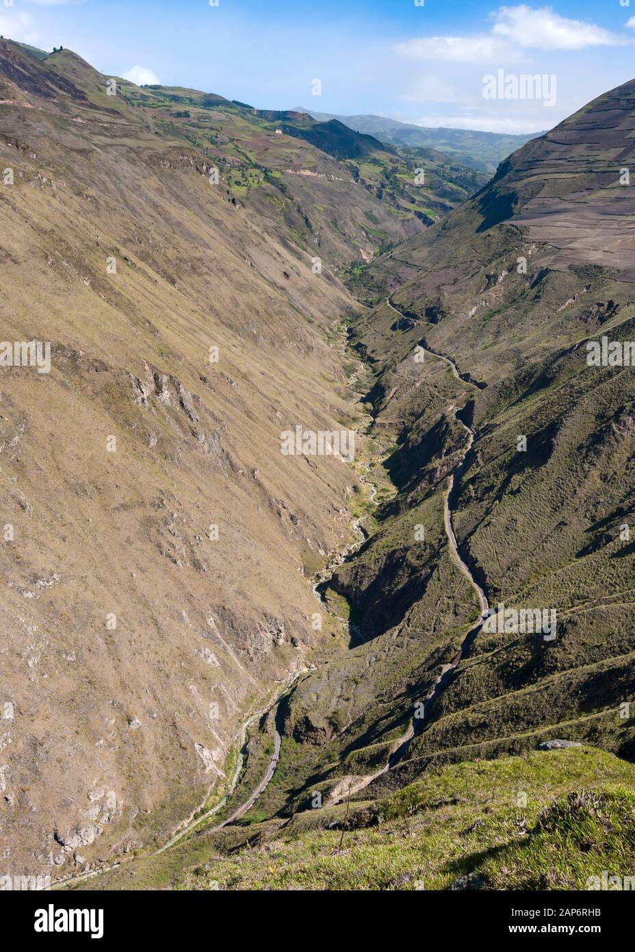 La linea ferroviaria in esecuzione per il Devil's naso montagna vicino a Alausi, Ecuador. Foto Stock