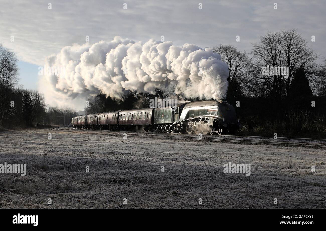 60009 Union of South Africa si allontana da Ramsbottom sulla East Lancs Railway. Foto Stock