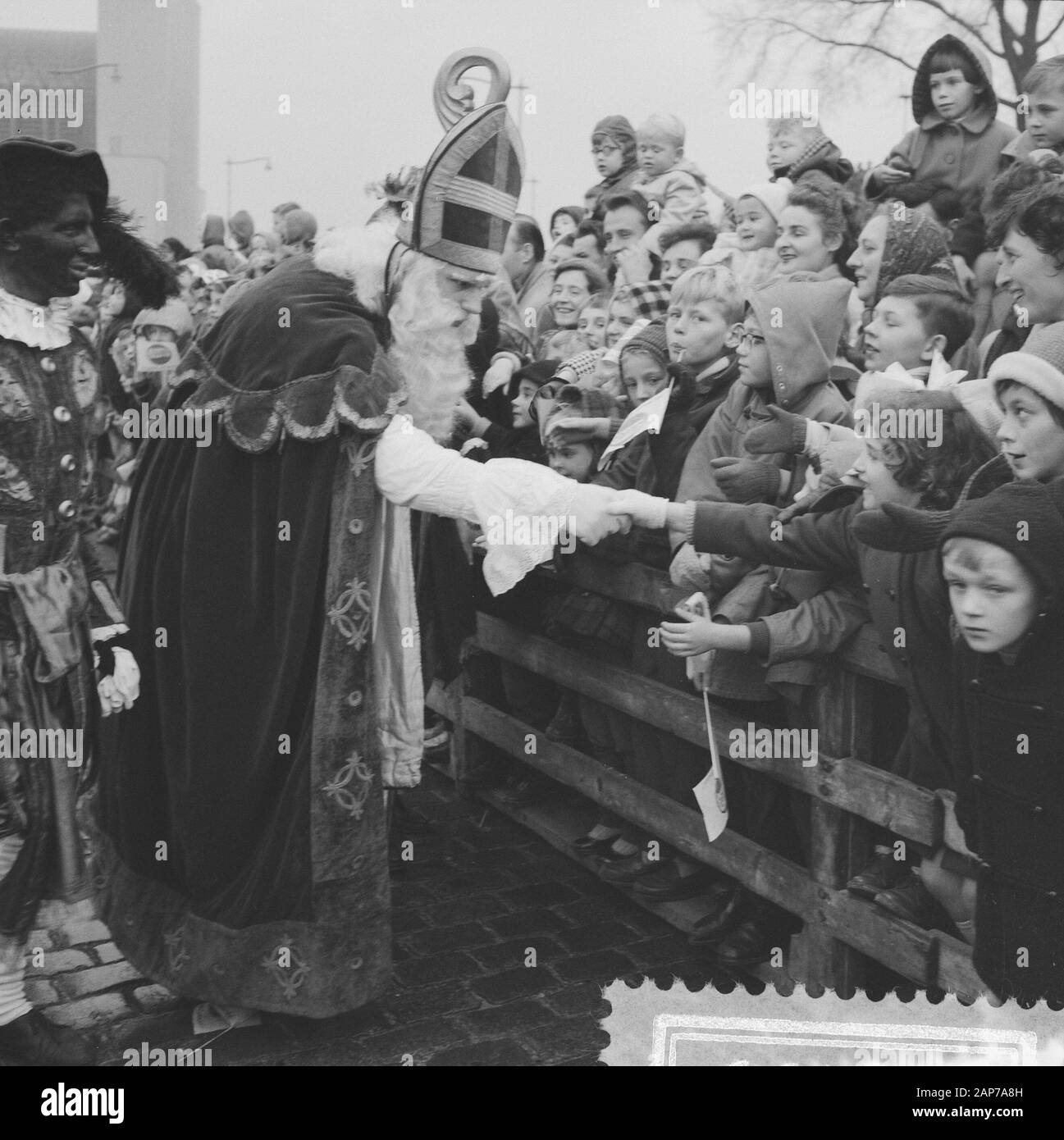Arrivo Sint Nicolaas, Parkkade Rotterdam Data: 28 novembre 1959 Luogo: Rotterdam, Zuid-Holland Parole chiave: arrivo nome personale: Sinterklaas Foto Stock
