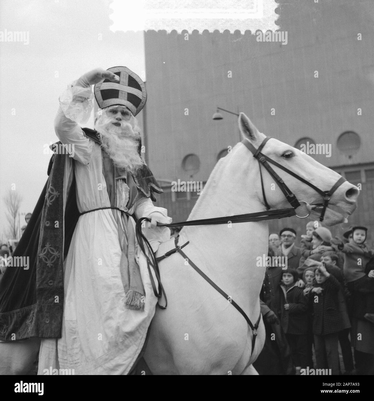 Arrivo Sint Nicolaas, Parkkade Rotterdam Data: 28 novembre 1959 Luogo: Rotterdam, Zuid-Holland Parole chiave: arrivo nome personale: Sinterklaas Foto Stock