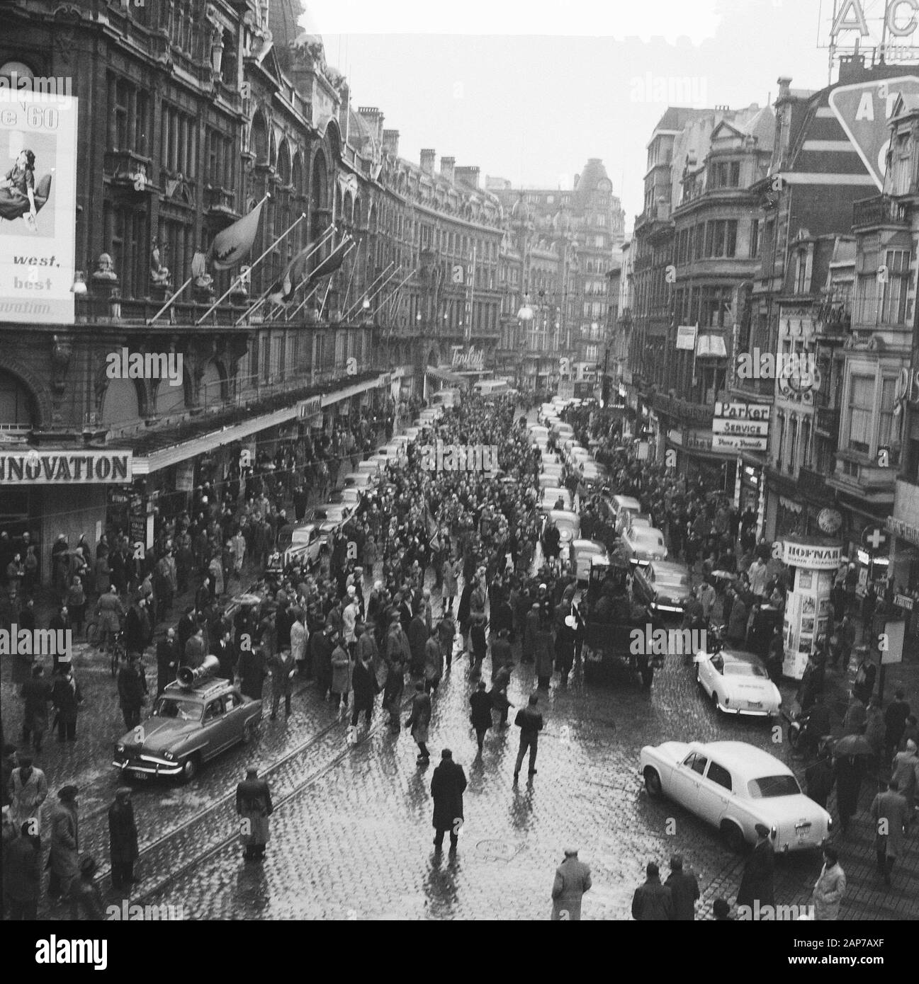 Sciopero di 24 ore in Belgio (Anversa) dimostrazione parade Data: 29 gennaio 1960 Luogo: Anversa, Belgio Parole chiave: scioperi, le manifestazioni Foto Stock