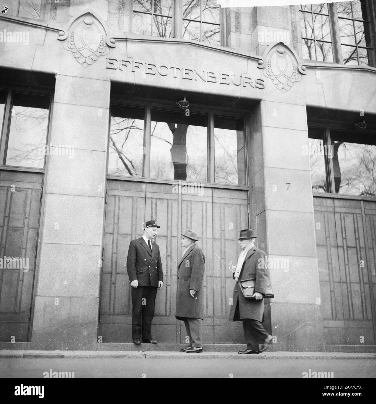 Borsa di Amsterdam chiusa a causa della rivalutazione fiorino Data: 6 marzo 1961 Luogo: Amsterdam Parole chiave: borse, politica monetaria Foto Stock
