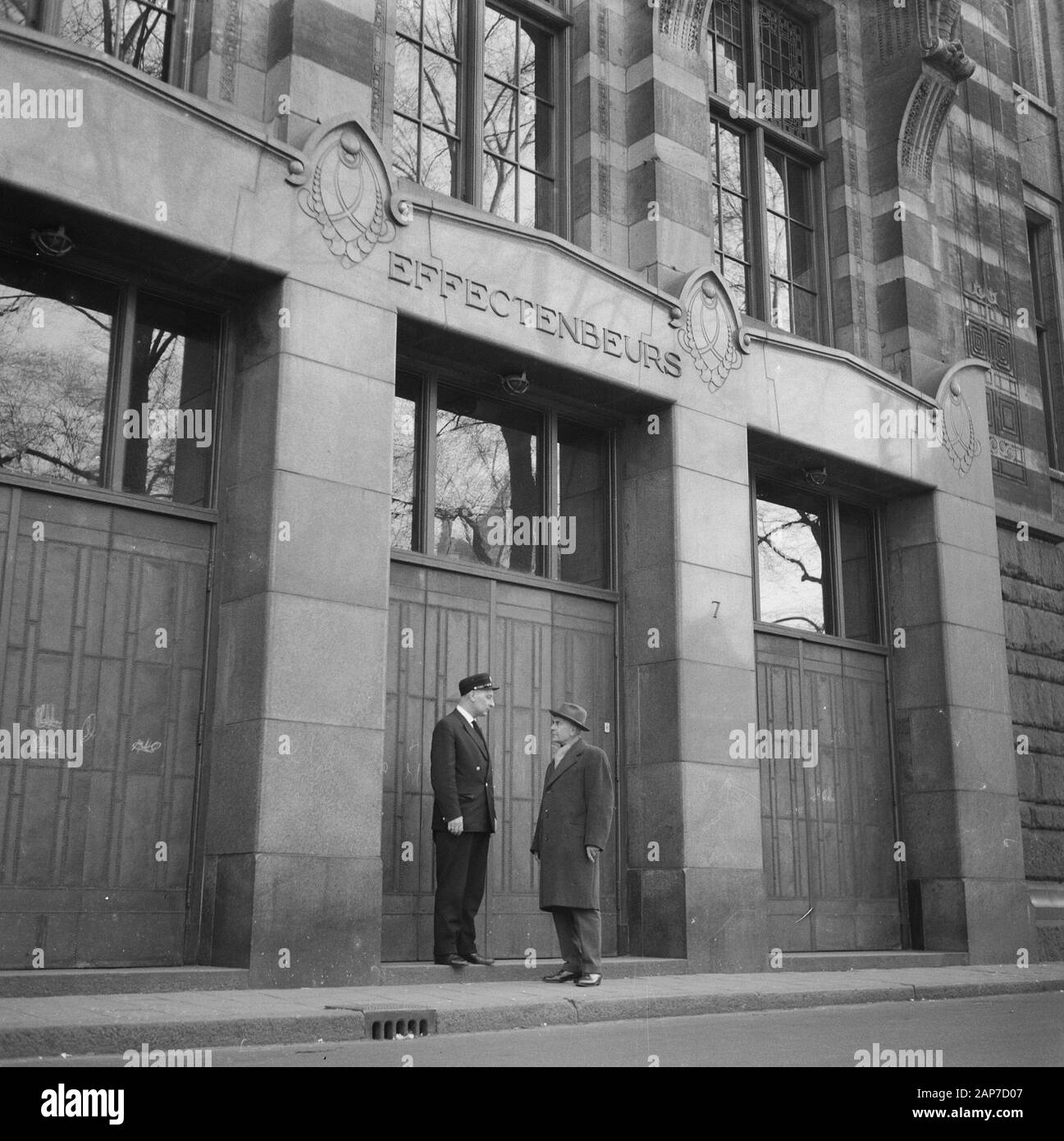 Borsa di Amsterdam chiusa a causa della rivalutazione fiorino Data: 6 marzo 1961 Luogo: Amsterdam Parole chiave: borse, politica monetaria Foto Stock