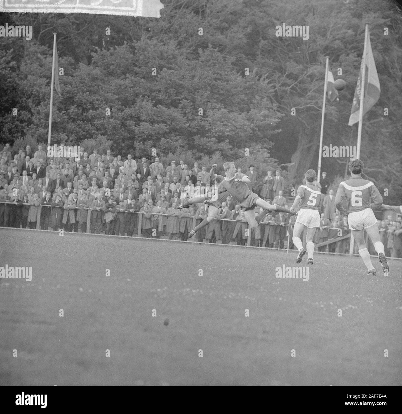 Ajax versus Leeuwarden. Tazza di concorrenza. Momento di gioco Data: giugno 7, 1961 Parole chiave: sport, calcio Nome istituto: AJAX Foto Stock