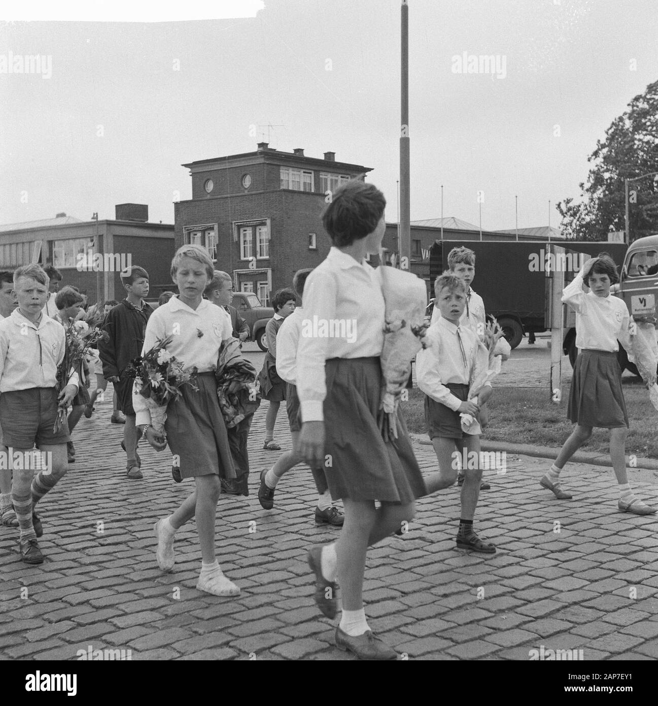 Arrivo internazionale giovanile di quattro giorni di Rotterdam Data: 4 agosto 1961 Luogo: Rotterdam, Zuid-Holland Parole chiave: arrivi Foto Stock
