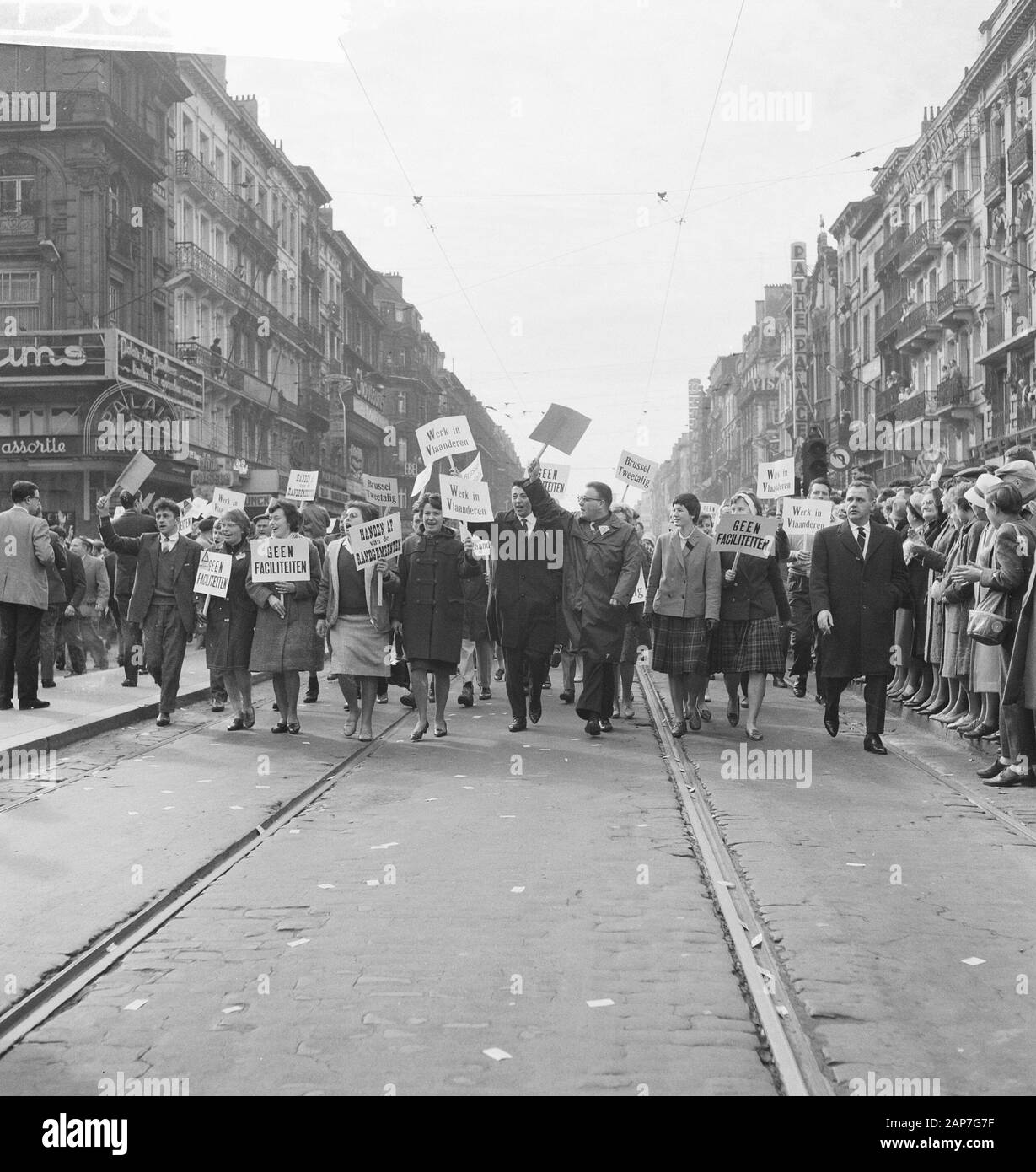 Manifestazione a Bruxelles. Dimostrazione per le strade Data: 22 ottobre 1961 Location: Bruxelles Parole chiave: STREATES, dimostrazioni Foto Stock