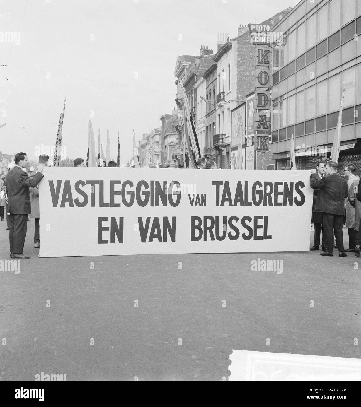 Manifestazione a Bruxelles. Segni con le lagnanze Data: 22 ottobre 1961 Location: Bruxelles Parole chiave: BORDS, dimostrazioni Foto Stock