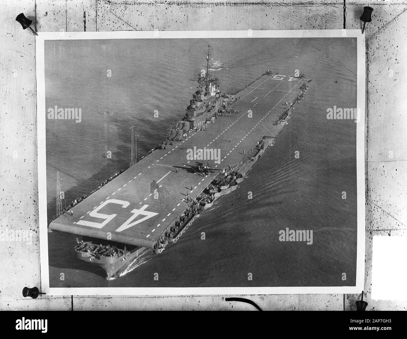 American portaerei USS Valley Forge (CV-45, Essex classe] Annotazione: Repronegative Marvo 703585 Data: Marzo 17, 1949 Parole chiave: riprese aeree, Marina di navi militari nome Istituto : Marvo Foto Stock