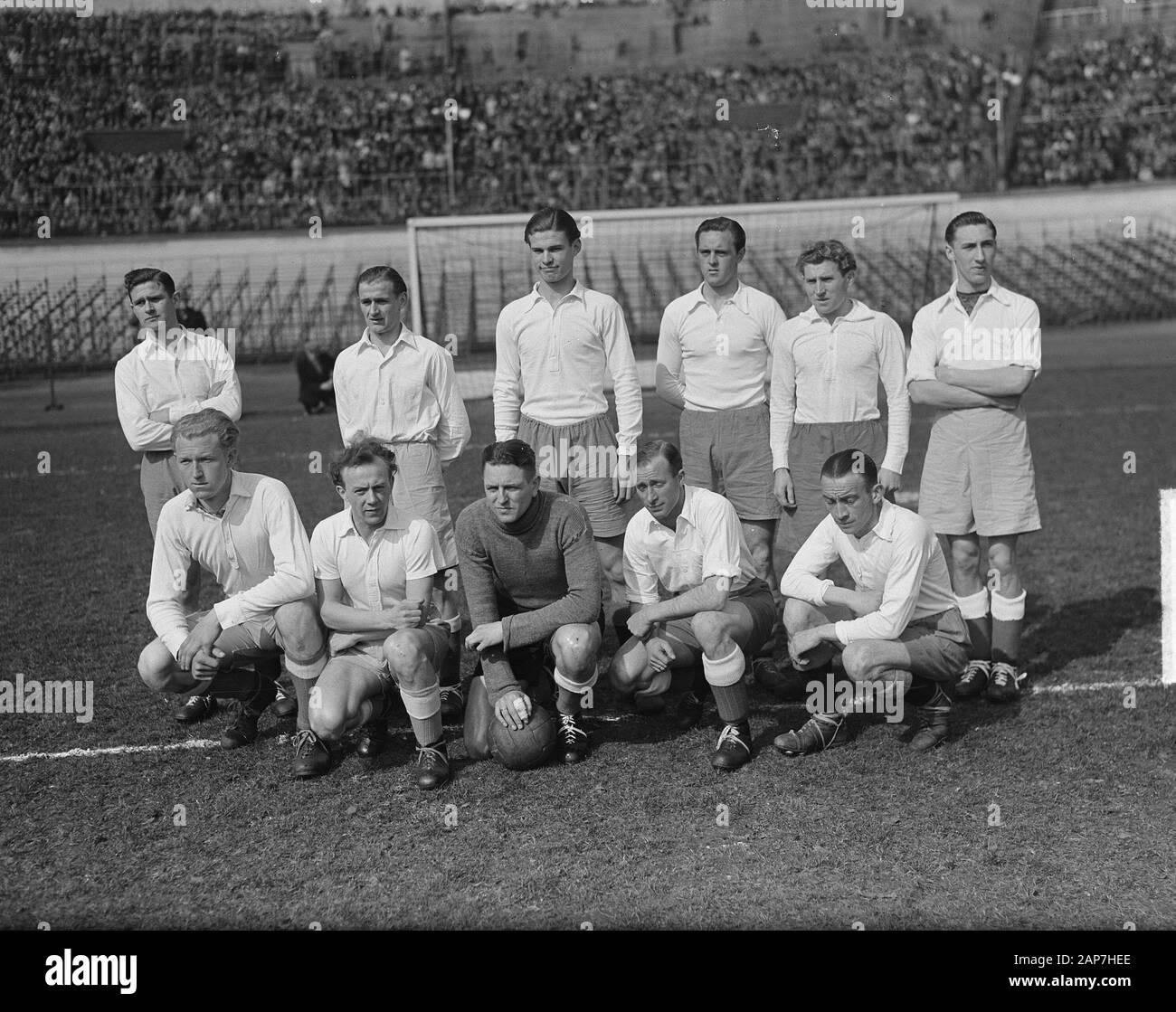 2a classe. DWV- Lo Spartan 2-0. Il Team Spartan Annotazione: Match in stadio Olimpico. DWV divenne campione della seconda classe Data: Marzo 27, 1949 Location: Amsterdam Parole chiave: ritratti di gruppo, sport, calcio Foto Stock