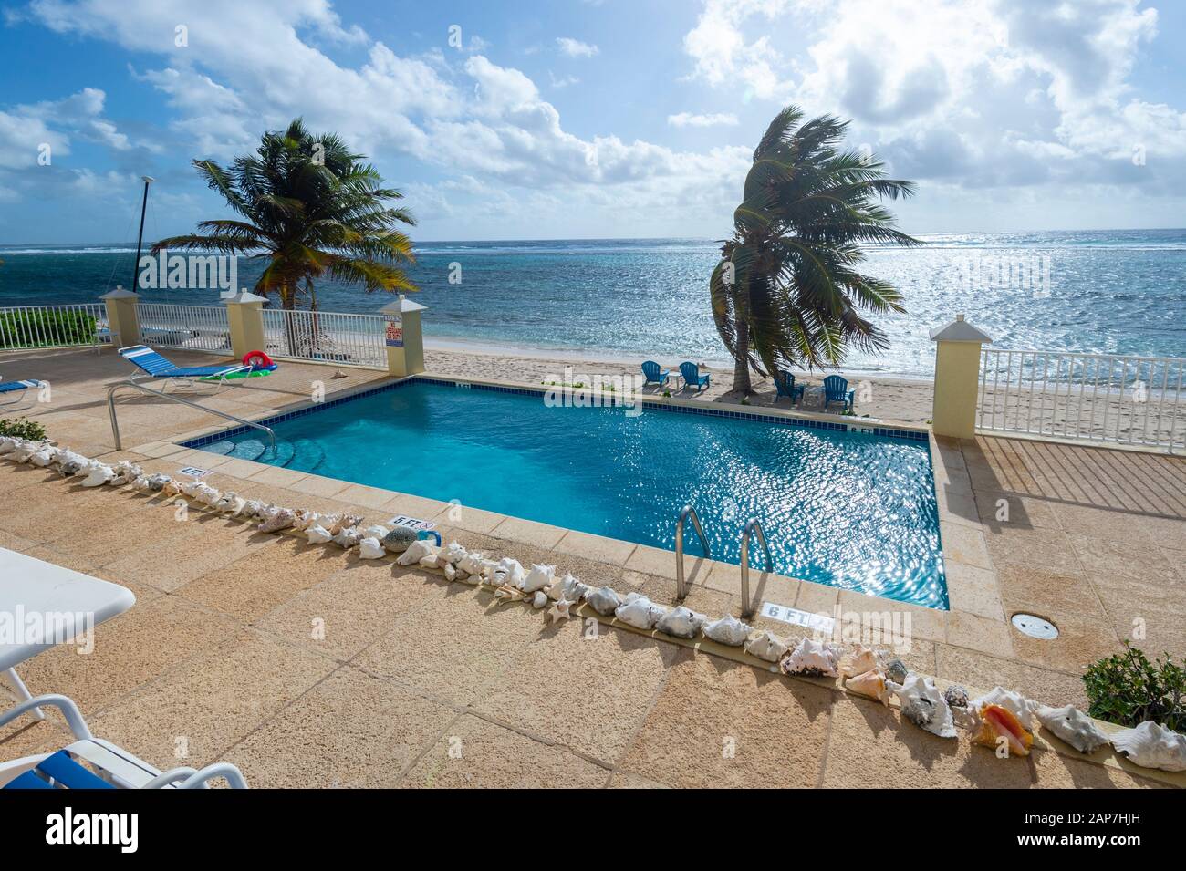 Vista oceano e piscina, Turtle Nest Inn, Grand Cayman Island Foto Stock