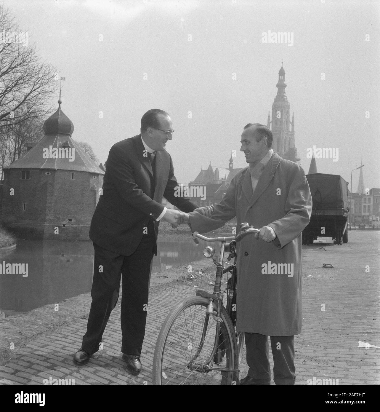 Il nuovo Vescovo di Breda Monsigneur G.H. de Vet Data: 23 marzo 1962 Località: Breda nome personale: Vet, G.H. Foto Stock