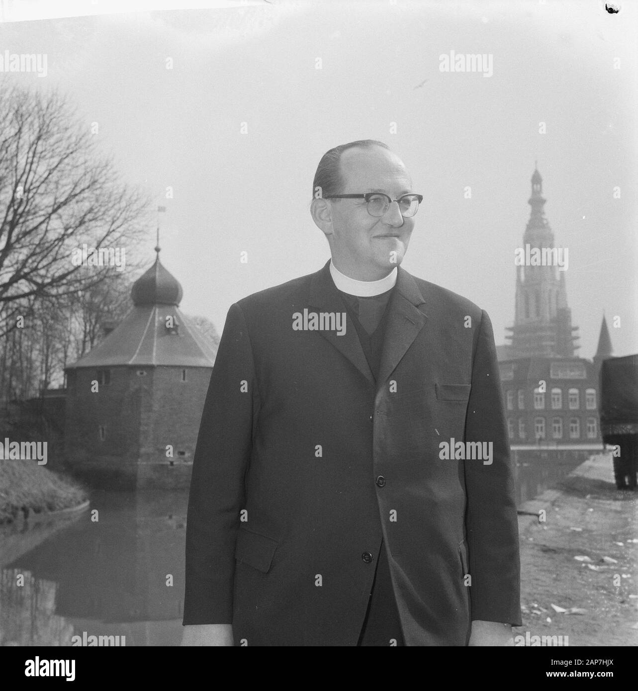 Il nuovo Vescovo di Breda Monsigneur G.H. de Vet Data: 23 marzo 1962 Località: Breda nome personale: Vet, G.H. Foto Stock