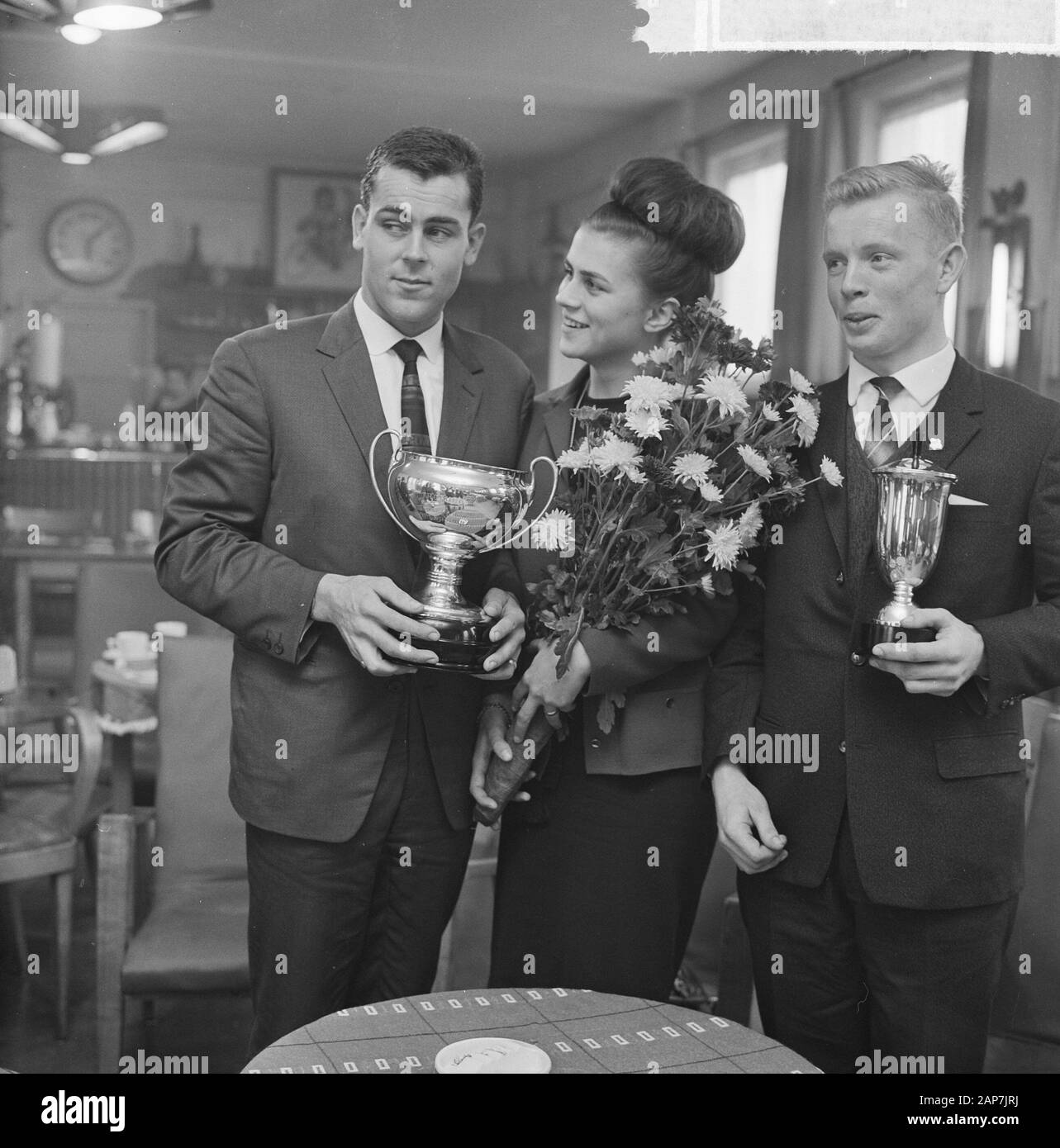 I migliori ciclisti del 1962 Data: Gennaio 6, 1963 Parole chiave: tazze, mogli, i ciclisti Foto Stock